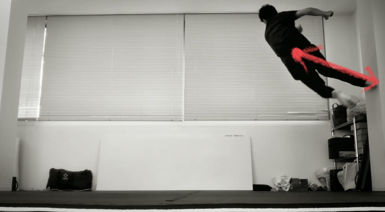 ステップの切り返しが上手くなる「壁キック」